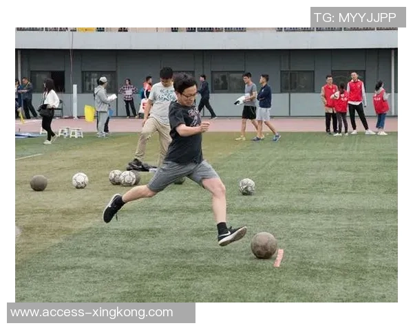 小足球赛开幕在即球员们激情四溢展现青春风采与团队精神